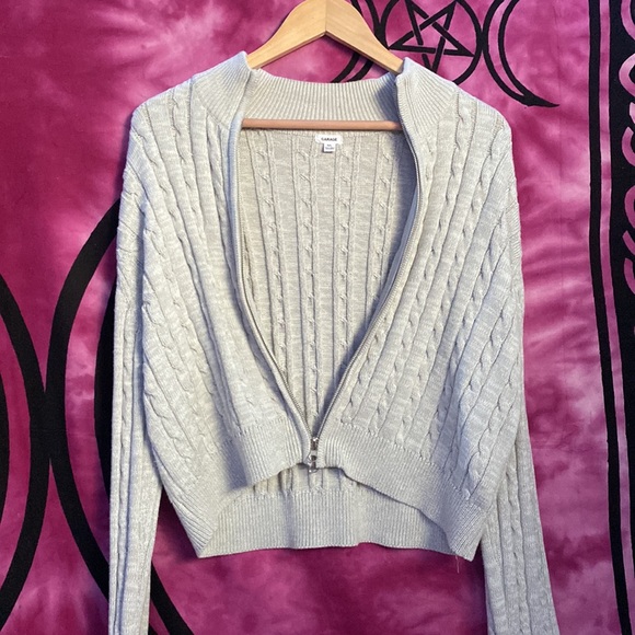 Grey zip sweater from Garage - Picture 2 of 3